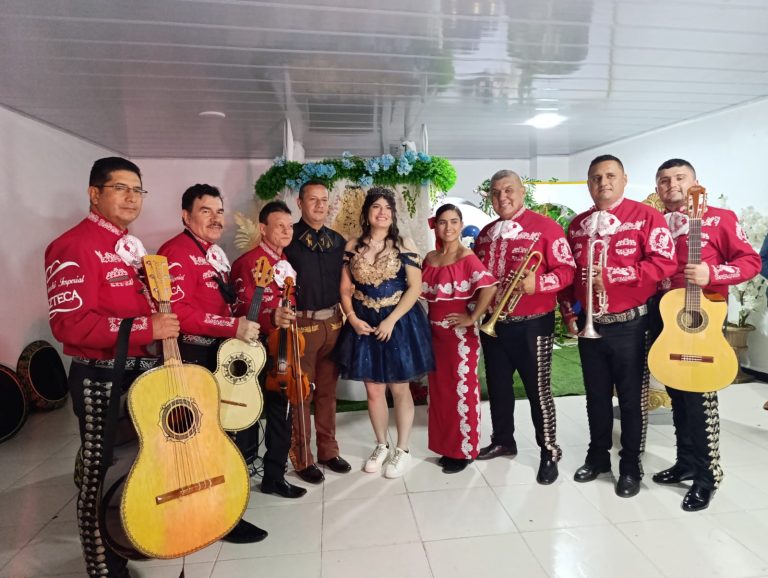 Mariachi profesional en Bucaramanga interpretando música en vivo en celebración familiar